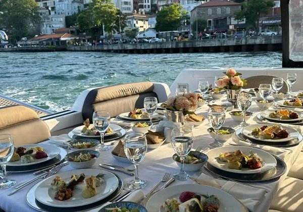 Круиз на закате по Босфору на роскошной яхте (с напитками и закусками) - фото 2
