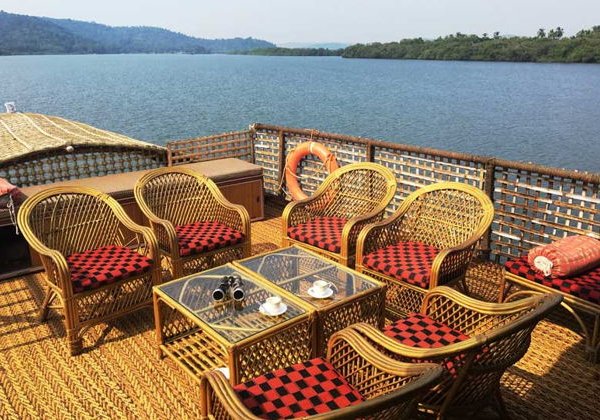Houseboat – дом на воде. Круиз по реке с ночевкой - фото 1