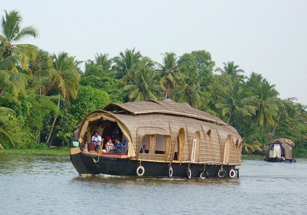 Houseboat – дом на воде. Круиз по реке с ночевкой
