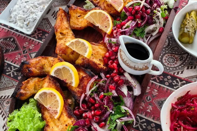 Фото экскурсии - Откройте для себя грязевые вулканы Гобустана, Розовое озеро, Горящую гору, Агатовые горы и продегустируйте икру - 7