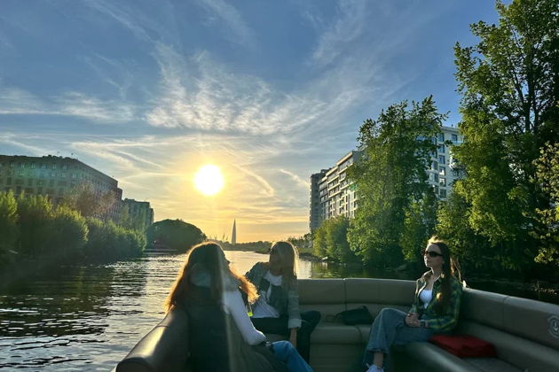 Фото экскурсии - Прогулка на катере по Петроградке утром в небольшой компании - 2