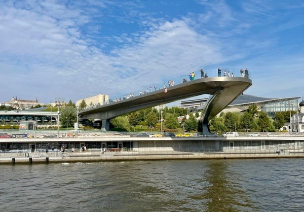 "По самой главной улице Москвы" - круглогодичная речная экскурсия на яхте флотилии "Рэдиссон" - фото 4