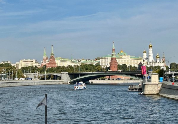 "По самой главной улице Москвы" - круглогодичная речная экскурсия на яхте флотилии "Рэдиссон"