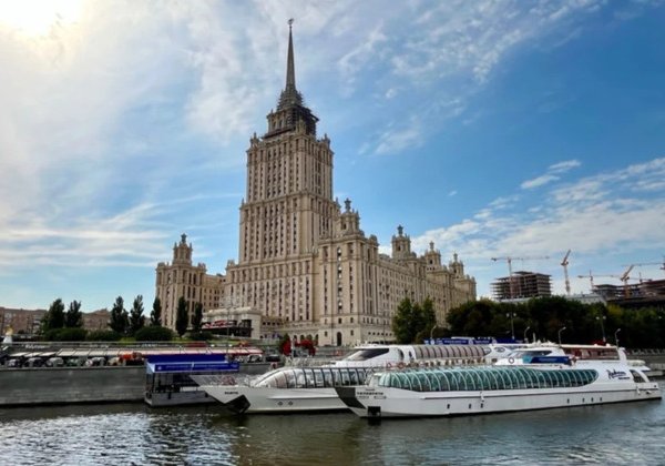 "По самой главной улице Москвы" - круглогодичная речная экскурсия на яхте флотилии "Рэдиссон"
