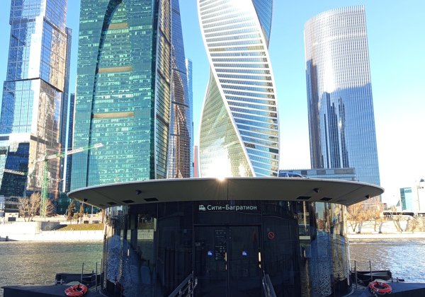 К небоскрёбам Москва-Сити по реке на аквабусе + кофе на уровне облаков