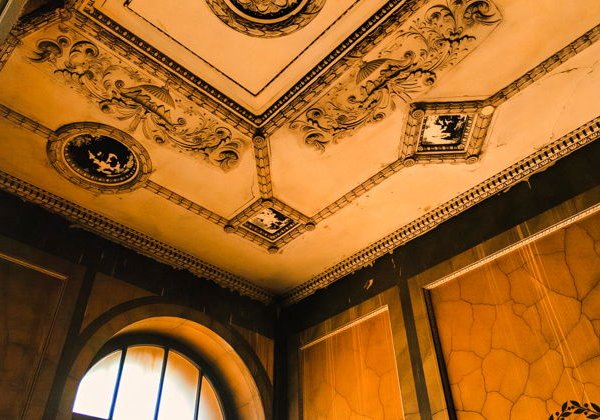 Мистический Петербург: страшные истории дворов и парадных - фото 1