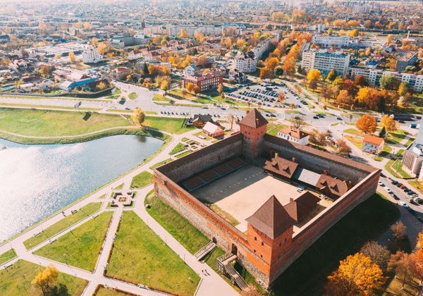 Ваш личный трансфер в Лидский замок с максимальным комфортом  из Гродно - фото 1