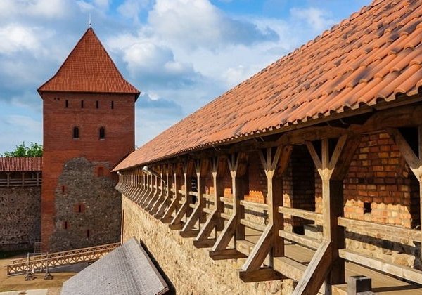 Ваш личный трансфер в Лидский замок с максимальным комфортом  из Гродно - фото 3