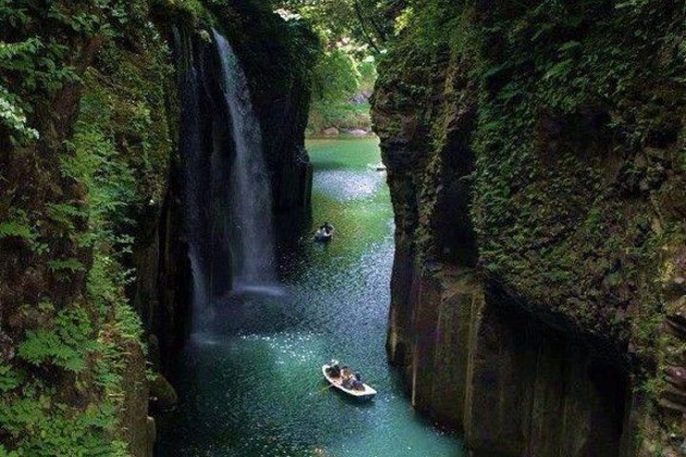 Фото - экскурсия: Загадки подземелий и бирюзовые воды Мартвильского каньона