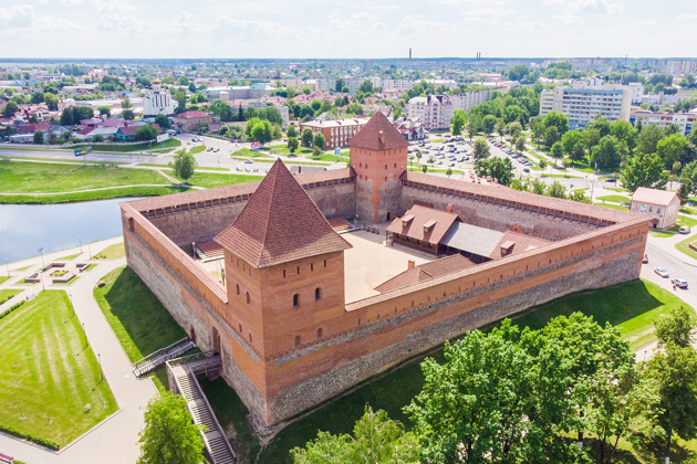 Фото - экскурсия: Премиум-трансфер Гродно – Мурованка - Лида – Гродно на BMW 5 Series 2023