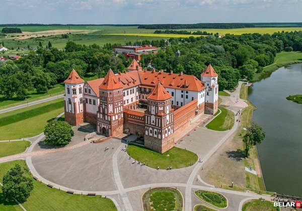 Трансфер из Гродно в Мирский и Несвижский замки – путешествие в историю с комфортом! - фото 2