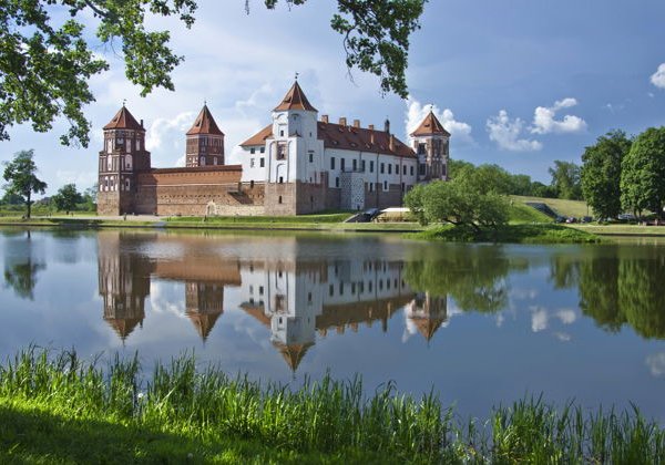Трансфер из Гродно в Мирский и Несвижский замки – путешествие в историю с комфортом! - фото 3
