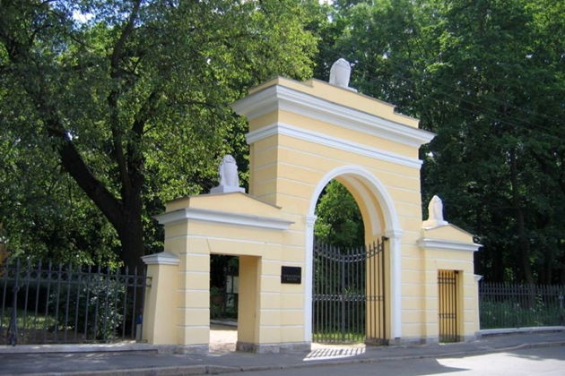 Фото экскурсии - Прогулка по некрополю Литераторские мостки - 1