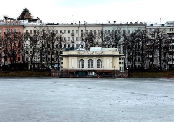 Патриаршие пруды: поэты, писатели, творцы и обыватели - фото 2