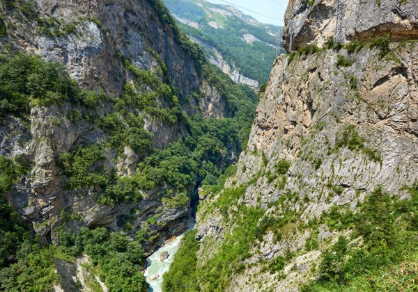 Откройте для себя Верхнюю Балкарию и таинственное Голубое озеро
