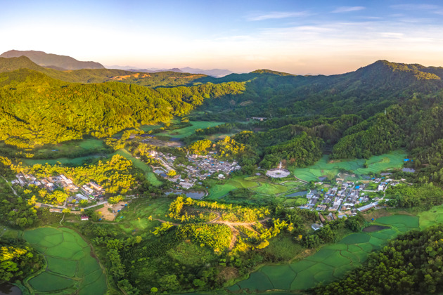 Фото - экскурсия: Погружение в культуру народностей Ли и Мяо: парк с атмосферой китайских Гавайев