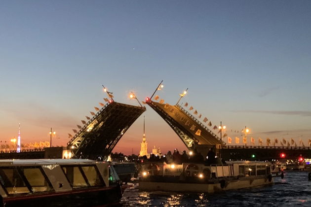Фото экскурсии - Ночная прогулка по Петербургу: белые ночи и подъемные мосты - 7