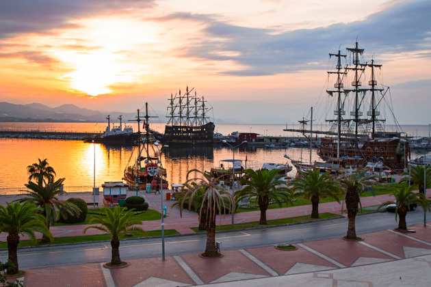 Фото - экскурсия: Захватывающий вечерний круиз на пиратской яхте Gonster из Белека