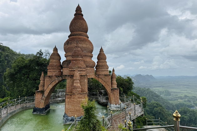 Фото экскурсии - В небесах парят пагоды Сурат Тхани на высоте 300 метров - 1