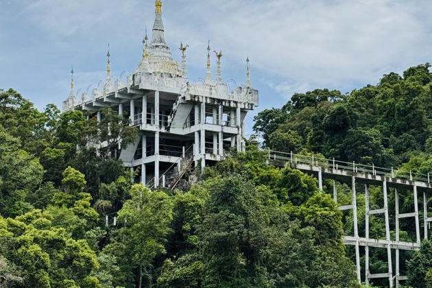 Фото экскурсии - В небесах парят пагоды Сурат Тхани на высоте 300 метров - 13