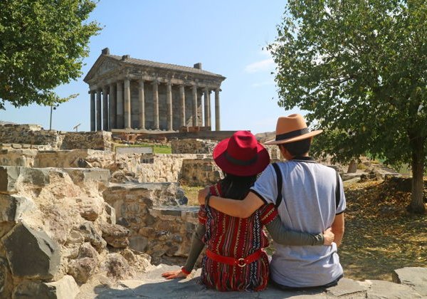 Индивидуальная экскурсия: языческий Гарни, скальный Гегард и озеро Севан - фото 1