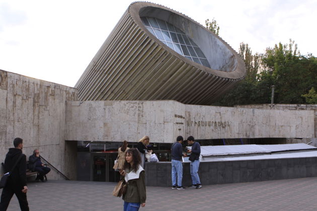 Фото экскурсии - Советский модернизм Еревана: авторская прогулка с художником-авангардистом - 1