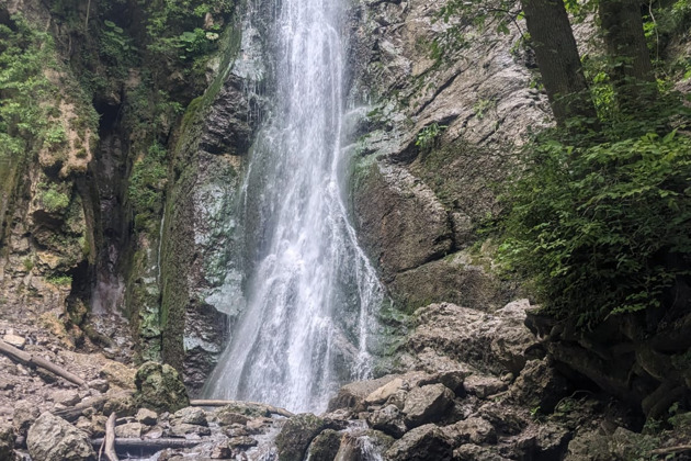 Фото - экскурсия: Захватывающие водопады в краю величественных башен