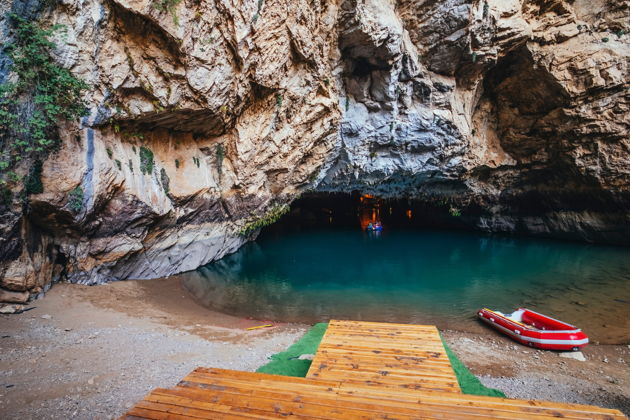 Фото экскурсии - Исследуем пещеру Алтынбешик и посещаем деревню Ормана - 1