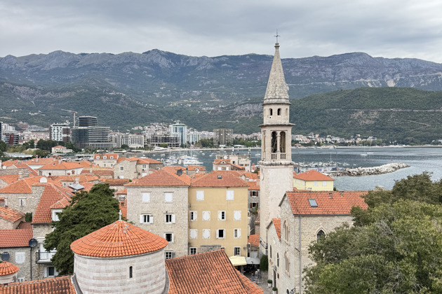 Фото - экскурсия: Неспешная прогулка по старинным улочкам Будвы с бокалом вина в руке