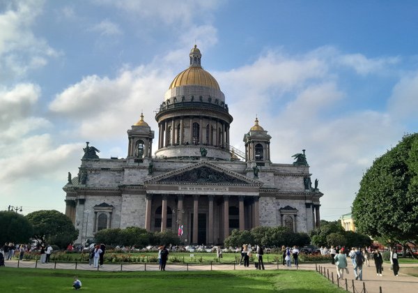 Короткая обзорная экскурсия по Петербургу на автомобиле