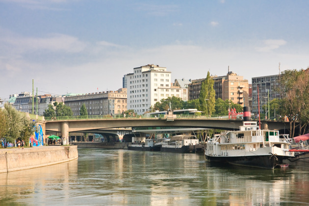 Фото - экскурсия: Прогулка на теплоходе по Дунайскому каналу