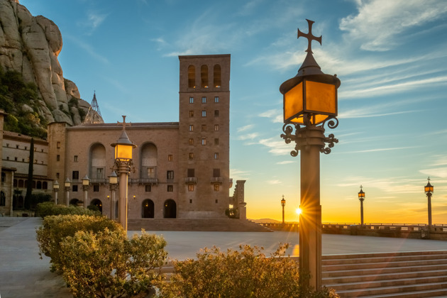 Фото - экскурсия: Посетите монастырь Монсеррат с Черной Мадонной и парк Лабиринт