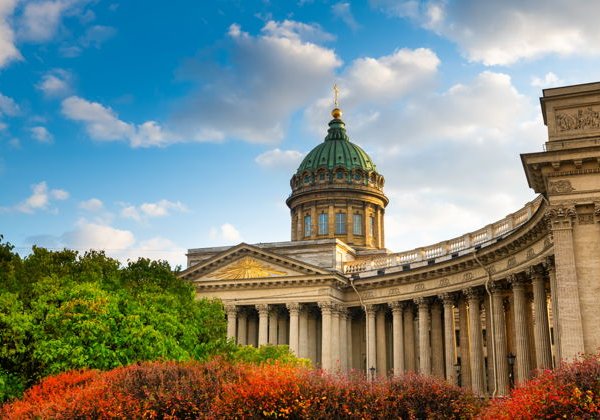 Индивидуальная экскурсия по храмам и монастырям Петербурга на автомобиле - фото 1