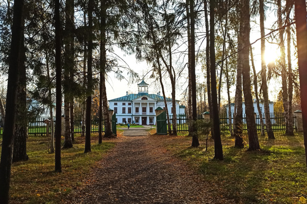 Фото - экскурсия: Ярославль: переплетение духовных традиций, промышленного развития и поэтического вдохновения