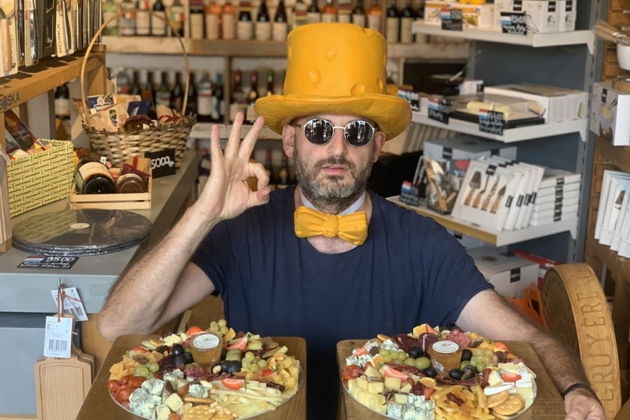 Фото экскурсии - Конд: прогулка по истории, визит в мастерскую скульптора и сырный дегустационный сет в небольшой компании - 1