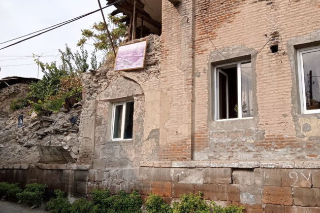 Фото экскурсии - Конд: прогулка по истории, визит в мастерскую скульптора и сырный дегустационный сет в небольшой компании - 2