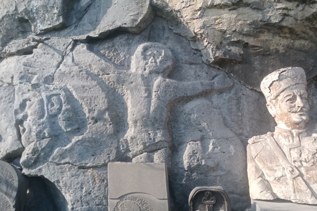 Фото экскурсии - Конд: прогулка по истории, визит в мастерскую скульптора и сырный дегустационный сет в небольшой компании - 2