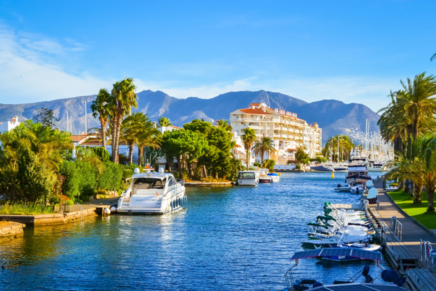 Фото - экскурсия: Путешествие по средневековому Бесалу, сюрреалистичному Фигерасу и испанской Венеции