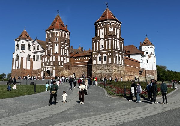 Несвижский и Мирский замки из Минска или аэропорта