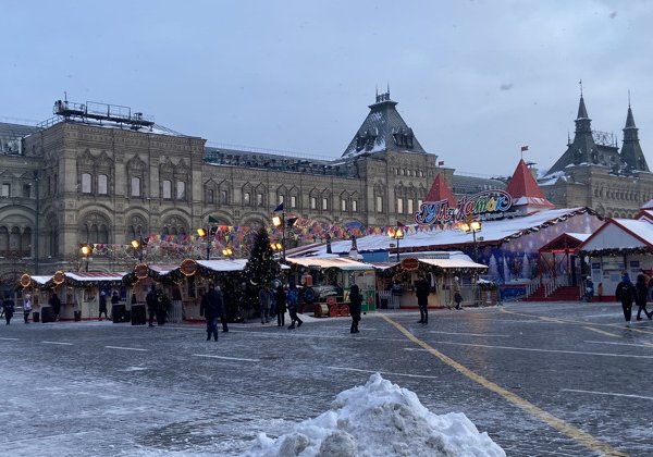 В поисках Нового года: вечерняя прогулка от Театральной до Красной площади