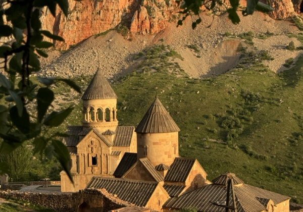 В горах Армении: Нораванк и домашний армянский обед - фото 4