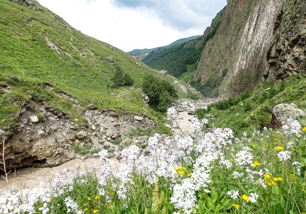 Очарование Приэльбрусья: Джилы-Су и плато Шаджатмаз
