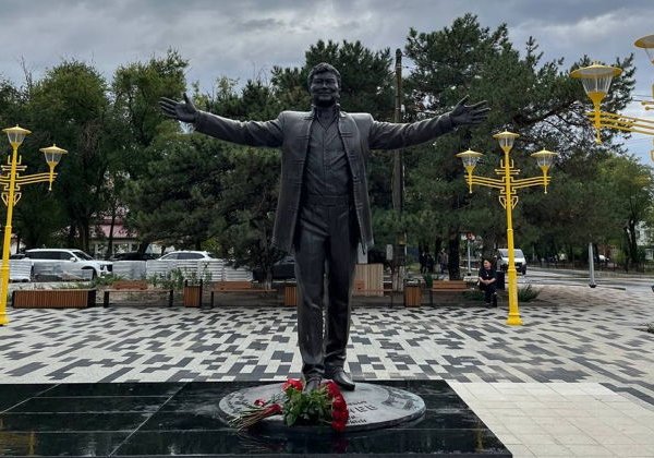 Культурное Сердце Элисты: От Поэтов до Будды- пешеходная - фото 1