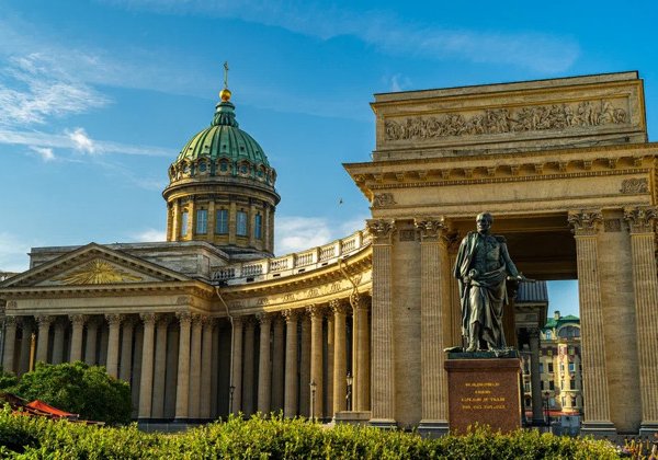 От Дворцовой площади до Лахта-центра: старинный и современный Петербург