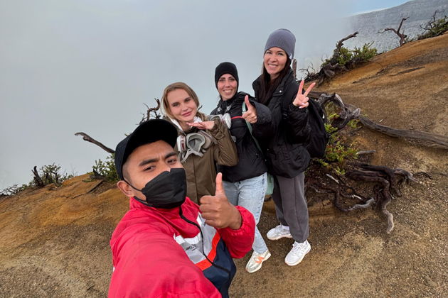 Фото экскурсии - Подъем к бирюзовому озеру вулкана Иджен в небольшой группе - 14