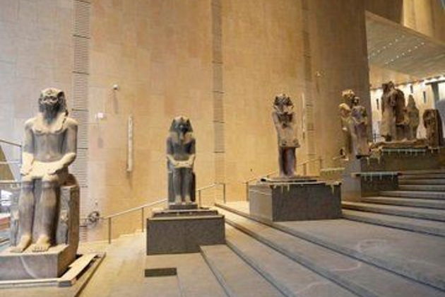 Фото экскурсии - Экскурсия в Каир из Шарм-эль-Шейха с посещением нового музея, пирамид и Сфинкса в мини-группе - 7