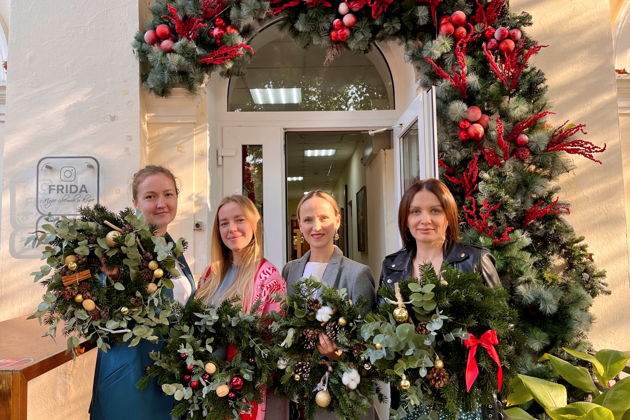 Фото экскурсии - Создаем новогодний венок своими руками на праздничном мастер-классе - 6