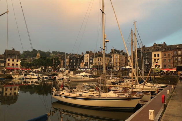 Фото экскурсии - Нормандия за один день: Руан, Довиль, Этрета и рыбный рынок с пикником - 1