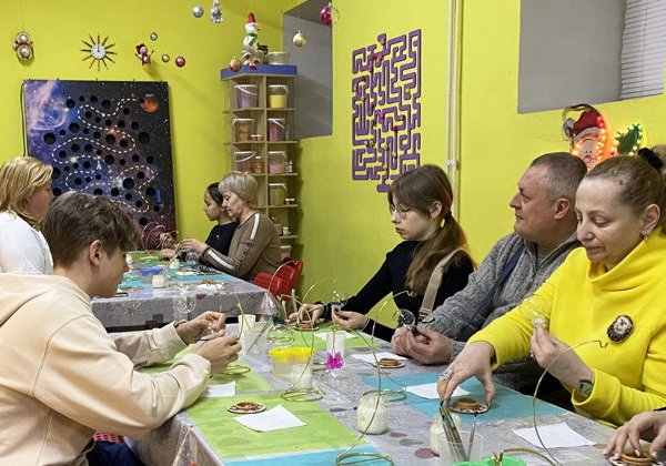 Мастерская стеклянного волшебства с мастер-классом: «Где рисуют Новый Год?» - фото 2