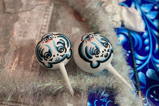 Фото - экскурсия: Мастерская стеклянных чудес с уроком: «Где рождается новогодний рисунок?»